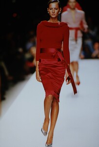 1224472664_blumarine-fw-2000(4).thumb.jpg.20c09e324f62e310dcdac163831d911c.jpg