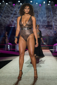 122515287_hqcelebcorner-5.thumb.jpg.9cbcd43762cce8722517d14e72698b18.jpg