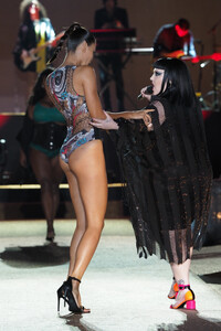 122516440_hqcelebcorner-332.thumb.jpg.96070b527bfc446ba4e15ec035329d63.jpg