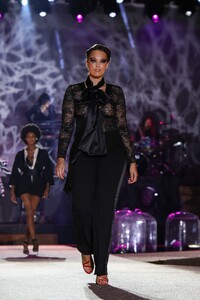 122518539_hqcelebcorner-712.thumb.jpg.8b96d7f4d27dba729d9d41ef27ae0ddf.jpg