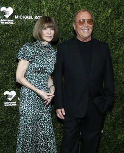 Anna+Wintour+God+Love+Deliver+13th+Annual+XOnO7ylhRNBx.jpg