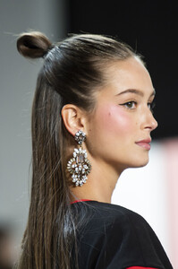 1245427539_TadashiShojiSpring2020Details9-craaUhEgxx.thumb.jpg.b0f0bc72cd24bdfd15d6bc536ba9ebf8.jpg