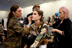 125387122_TibiBackstageSeptember2019NewYorkFashionrKVWmVYVNHxx.thumb.jpg.128e1ccdeac5c08a5b18920a100b9772.jpg