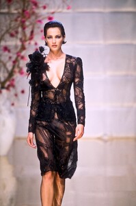 126208302_Valentino1997HauteCouture116.thumb.jpg.340d4ebbd0ff8d86b57944de9d3d870e.jpg