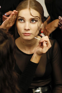 1266565911_VictoriaHayesSpringSummer2020BackstageT0vabuHIf_2x.thumb.jpg.f5c9e8ffdeb1f52c130be775d12566c5.jpg
