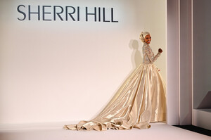 127084345_SherriHillNYFWSpring2020CiprianiN_JPdfJwA8yx.thumb.jpg.d987e0e2b9d50e52259c6d54866ade5d.jpg