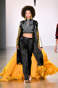 1280271714_VictoriaHayesSpringSummer2020RunwayMbxpjJxk8P2x.thumb.jpg.0d896b6f0ae49de5c8142b57715f8d90.jpg
