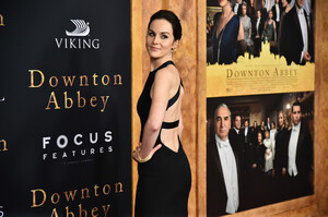 Michelle+Dockery+Downton+Abbey+New+York+Premiere+8KvY5734DSXx.jpg