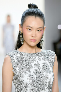 1295434785_TadashiShojiSpringSummer2020RunwayNewpSE53uZgSElx.thumb.jpg.a5cb9f10c3ad84218ad3bde43830b621.jpg