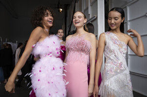 1297022020_PamellaRolandSpring2020BackstageU2aW-WRE2Kkx(1).thumb.jpg.2f87cf144c1ac6f8a37af028d5b1e162.jpg