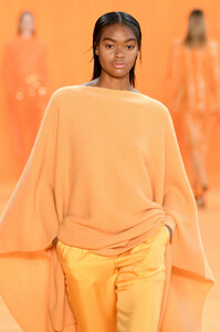 1346651296_SallyLaPointeRunwaySeptember2019NewYorkhzeBsQlxTSgx.thumb.jpg.9eae4d311091df34f585ee4e46b765e5.jpg