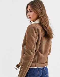 13561431-2.jpg