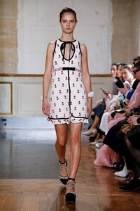 Giselle Norman Giambattista Valli Spring 2020 RTW PFW 2.jpg