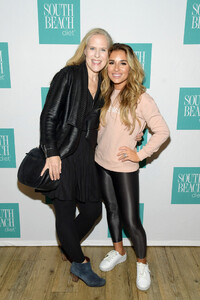 Jessie+James+Decker+South+Beach+Diet+Hosts+m93v8pTcgjLx.jpg