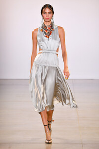 1377031873_VictoriaHayesSpringSummer2020RunwayxQEaWELCf02x.thumb.jpg.5210cf2809b5394742f03643e1a35a2a.jpg