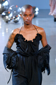1383600292_NoonNoorRunwaySeptember2019NewYorkFashionau6tUQHEgD1x.thumb.jpg.8b59514574299173e6da40cc24ba063c.jpg
