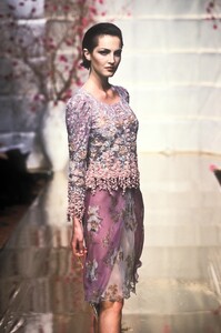 1408233234_Valentino1997HauteCouture76.thumb.jpg.3c5a9094bdf9b02714a8dcb9189f5a50.jpg