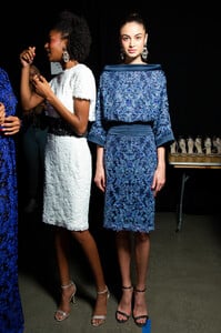 1415360183_TadashiShojiSpring2020BackstageREevChI9U91x.thumb.jpg.3cf014502982bdadb581c696ed5499bd.jpg