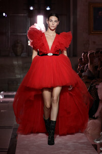 Runway+Giambattista+Valli+Loves+H+TwitnDlQei0x.jpg