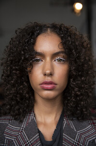 1421327488_PamellaRolandSpring2020BackstageFbwHTEEuHDxx.thumb.jpg.6f0b72c6858ef99bf9ce5d32dbfe52a7.jpg
