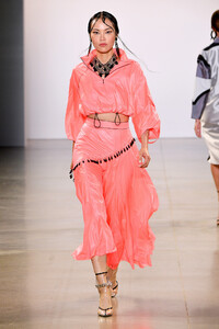 1445382044_VictoriaHayesSpringSummer2020RunwayGG4HNUhPfbBx.thumb.jpg.a13368ad692083515b530513ab089813.jpg