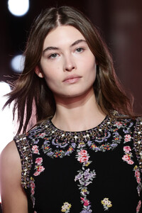 1452406177_RunwayGiambattistaValliLovesHp0OtsT82Fkux.thumb.jpg.ccc2e71decb8aebb3494b59d8e92d31a.jpg
