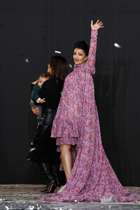 Aishwarya+Rai+Le+Defile+L+Oreal+Paris+Runway+qMOqpu9-q0ix.jpg