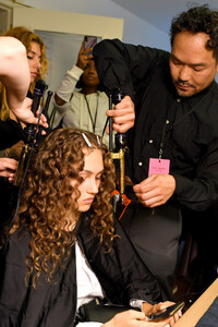 1472230808_KateSpadeNewYorkBackstageSeptember2019-v7C8wUz_Jsx.thumb.jpg.dfa9623190cbeca8b7cbd2e810040bc3.jpg