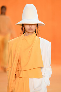 1533181702_SallyLaPointeRunwaySeptember2019NewYorkpVVDFBcB1VDx.thumb.jpg.730c624b88d15a2f67722d70a4390090.jpg