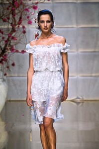 158650977_Valentino1997HauteCouture132.thumb.jpg.a6f6e1ee6fd140a4b94170afd9b435c1.jpg