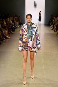 162851956_VictoriaHayesSpringSummer2020RunwaydP4IZYWEsOHx.thumb.jpg.a5dc90b035b1bf3f18d80536b6a1683b.jpg
