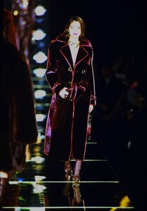 1634411706_dior-fall-2000(9).thumb.jpg.a1b860e069b7fe5ea0222a7dcac1f8f7.jpg