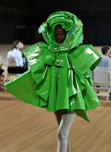 1636232361_MarcJacobsSpring2020RunwayShoweP69f8AkCIbx.thumb.jpg.f34dae6becdea27a260ae41e7a069aba.jpg