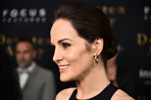 Michelle+Dockery+Downton+Abbey+New+York+Premiere+D3Lp9dYUUFZx.jpg