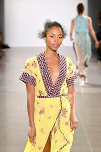 1649515944_NicoleMillerRunwaySeptember2019NewYorko2ShwFl_uHMx.thumb.jpg.f66f0c70236c2c2a637cd6fdab8f02dd.jpg