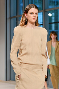 1650092111_TibiRunwaySeptember2019NewYorkFashionve0d0-CTtjVx.thumb.jpg.ce5b33757968e88fd3df698ea02995fb.jpg
