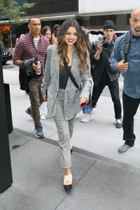        sel281019BZNimage18.jpg