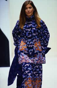 1660676976_oliver-by-valentino-fw-1993(3).thumb.jpg.da121dcc8dbc5888df128dda6461f683.jpg