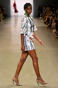 1683285789_VictoriaHayesSpringSummer2020RunwayD9fT6fgKY0nx.thumb.jpg.95fc52b0e6ca69e95db5a2a6469185d6.jpg