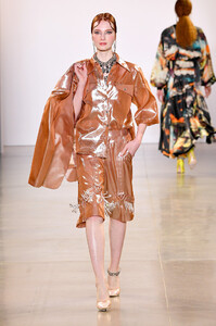 1692694007_VictoriaHayesSpringSummer2020Runwayzyj3Ku3xtMKx.thumb.jpg.c038675a5663f7bc665fec955e051389.jpg