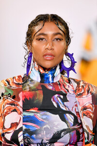 1699041068_VictoriaHayesSpringSummer2020RunwaycN8DoJpcvftx.thumb.jpg.6aadbf789cab0504385cb8e30635e6e6.jpg