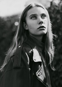 16_0_4431_1charlize8.jpg