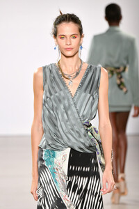 1700250718_NicoleMillerRunwaySeptember2019NewYorkHSaKvg8QmCRx.thumb.jpg.ee9979cd21b969c006babfed04c956f1.jpg
