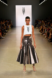 1700455417_VictoriaHayesSpringSummer2020Runwayn1W_-cTgF6nx.thumb.jpg.025f66a4a69d60d3befea82160a41de4.jpg