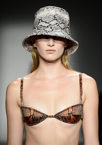 1729184319_LaquanSmithRunwaySeptember2019NewYorkAkDc9inONEtx.thumb.jpg.4a72461650dc42625af6ef86fc751f0d.jpg