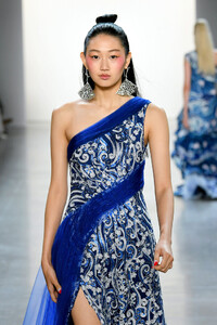 174355404_TadashiShojiSpringSummer2020RunwayNewBgwMUzjWr1wx.thumb.jpg.16df50974e118ffea419d13e775f7884.jpg