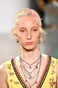 1749075511_NicoleMillerRunwaySeptember2019NewYorksXjmSZaQ-n9x.thumb.jpg.ea860d1bcd8978e70a20c714528b4c84.jpg
