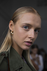 1751677468_PamellaRolandSpring2020BackstageuCi74dUKR86x.thumb.jpg.77a0a0035ba90c37eade2dbc1c36d988.jpg
