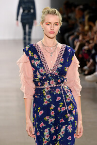 1752267803_NicoleMillerRunwaySeptember2019NewYork-x9EqvaMmp6x.thumb.jpg.81102823dd19df9664fe4521d3df9226.jpg