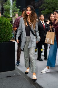        sel281019BZNimage22.jpg